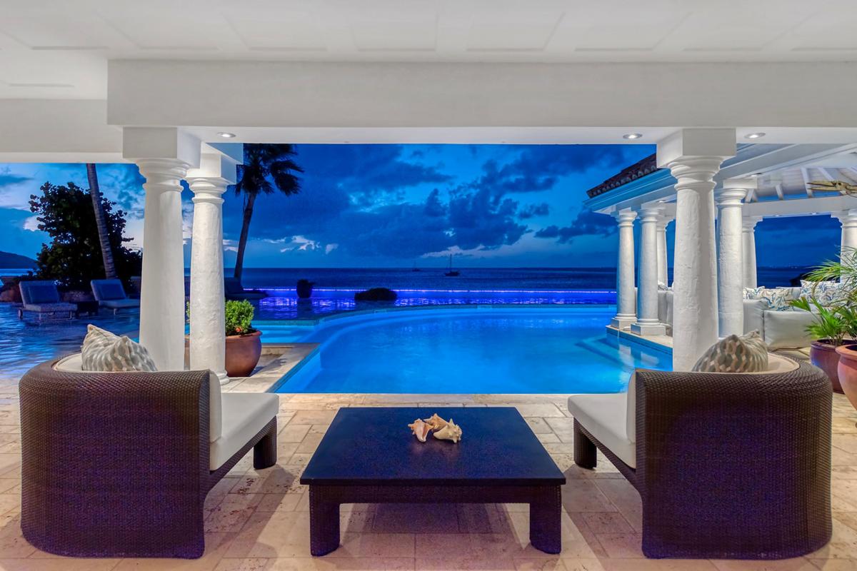 Unique Villa rental St Martin - Pool by night